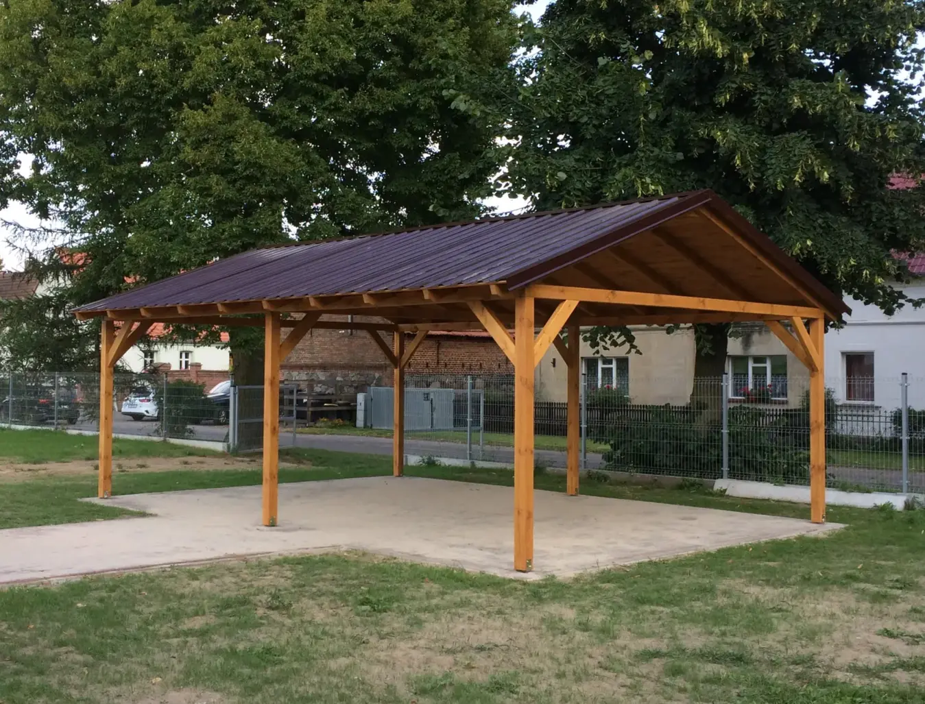 Przestronna uniwersalna wiata